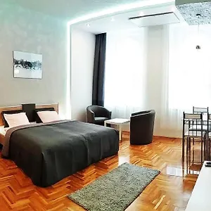  Apartment Unique Town Apartment. Clear Comfort.