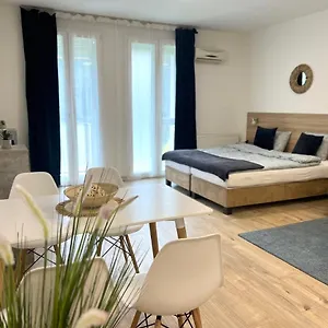 Lotus Downtown Apartment