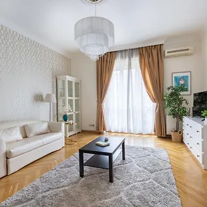 Gde Karoly Apartmant Apartment