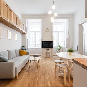 Sunset Treasure 3-bdr Apartment