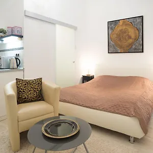 Claudia Apartment